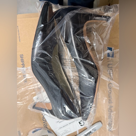 🎉Authentic Salvatore Ferragamo Women’s Leather Cap-toe Heels - Picture 10 of 10